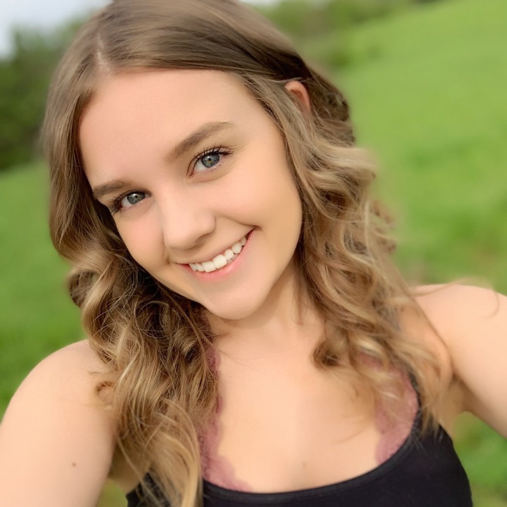 Meet your Posher, Chloe